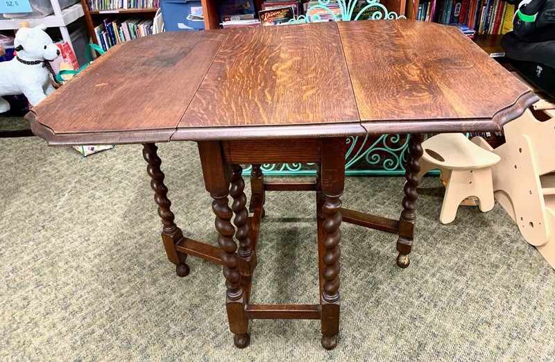Late 1800’ds/Early 1900’ds Hardwood Twist ,Gate Leg, Drop Leaf Table