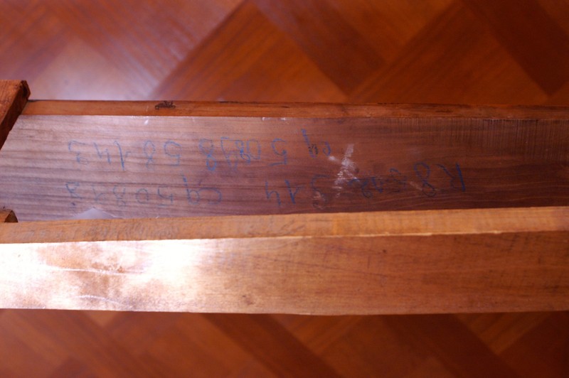 French Antique dinning table (1830 - 1850) featuring Versailles Marquetry gallery