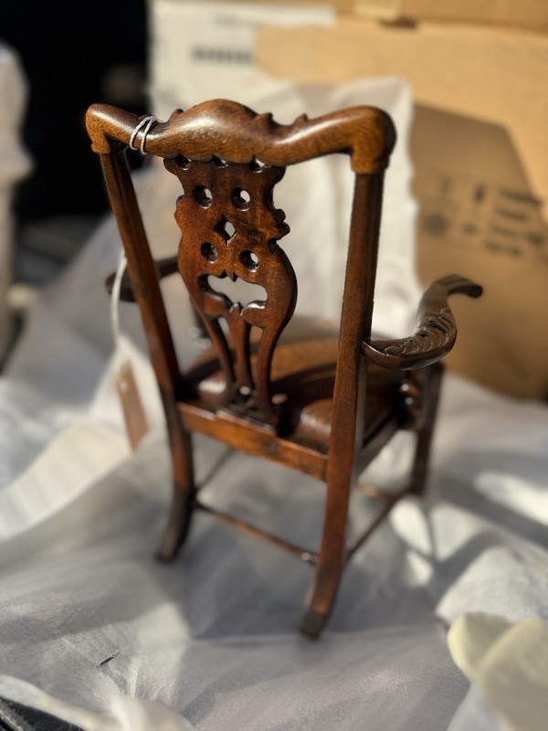 FINE NOS GEORGE III FLAWLESS MINIATURE THEODORE ALEXANDER HAND CARVED CHAIR gallery