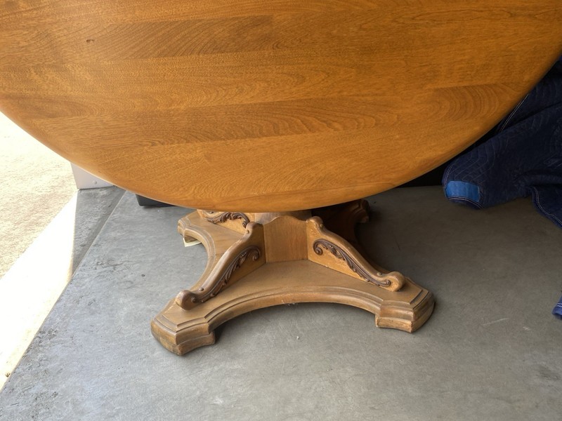 Vintage rop-leaf Pedestal Table gallery