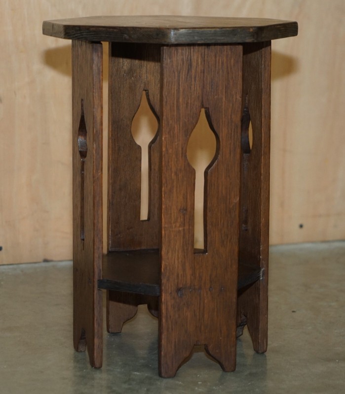 SMALL ENGLISH OAK LIBERTY LONDON STYLE ART NOUVEAU SIDE END LAMP WINE TABLE gallery