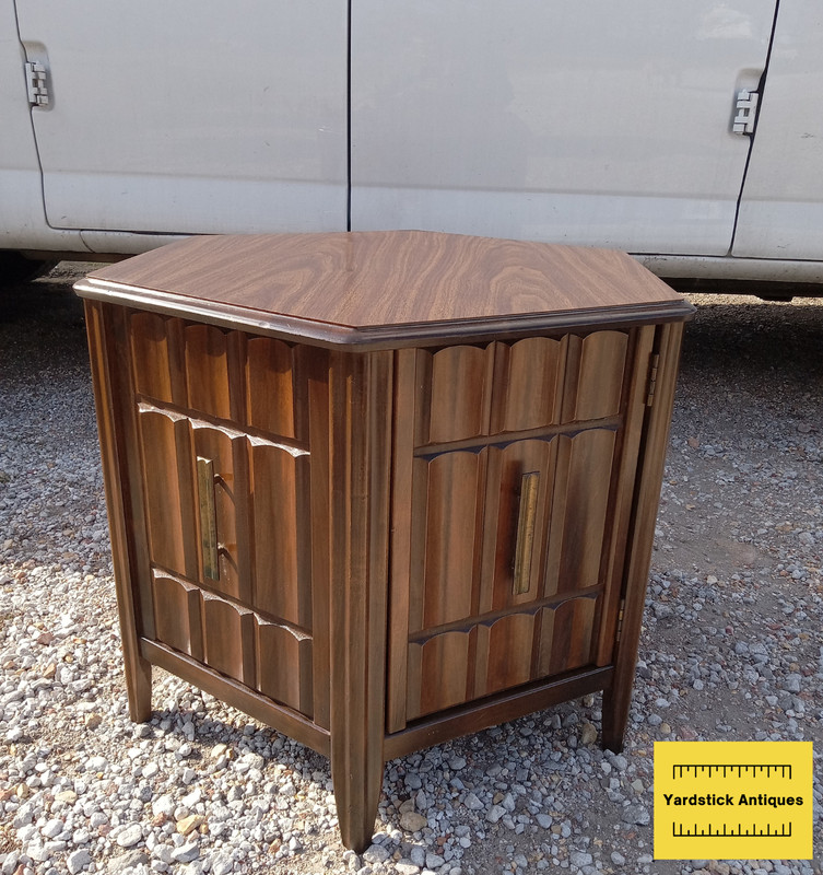 Mid Century Walnut Formica Top End Table / Side Table by Mersman (ET218)