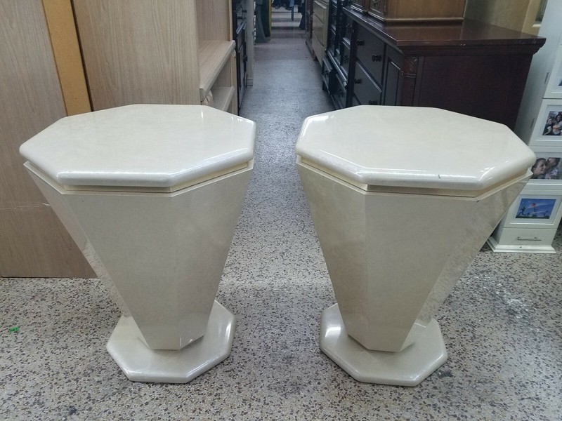 STYLISH ART DECO REVIVAL BRASS AND CREAM LACQUER OCTAGONAL TOP CONE SIDE TABLES