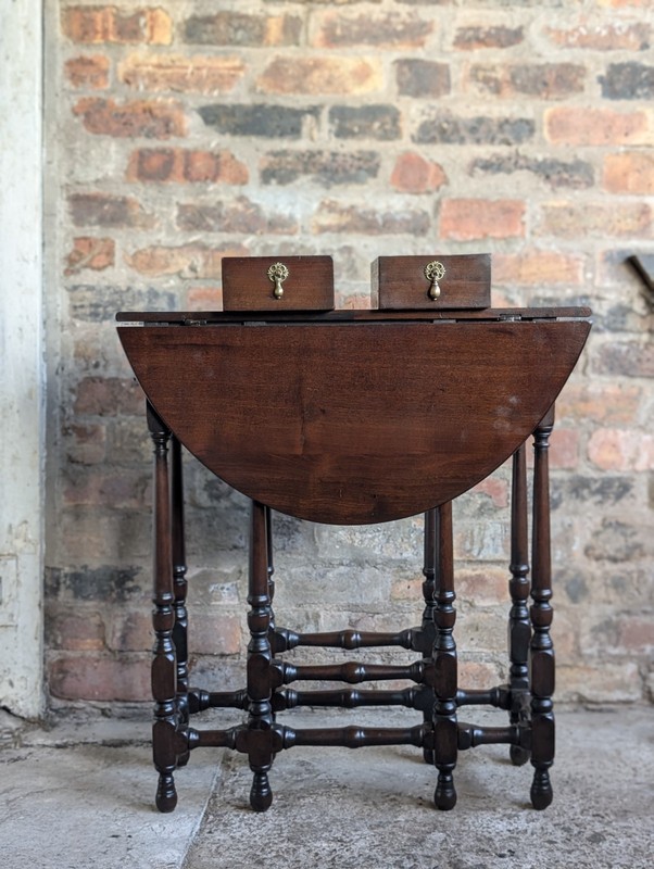 George II Virginian Walnut Spider Leg Table Side Occasional Table Antique gallery