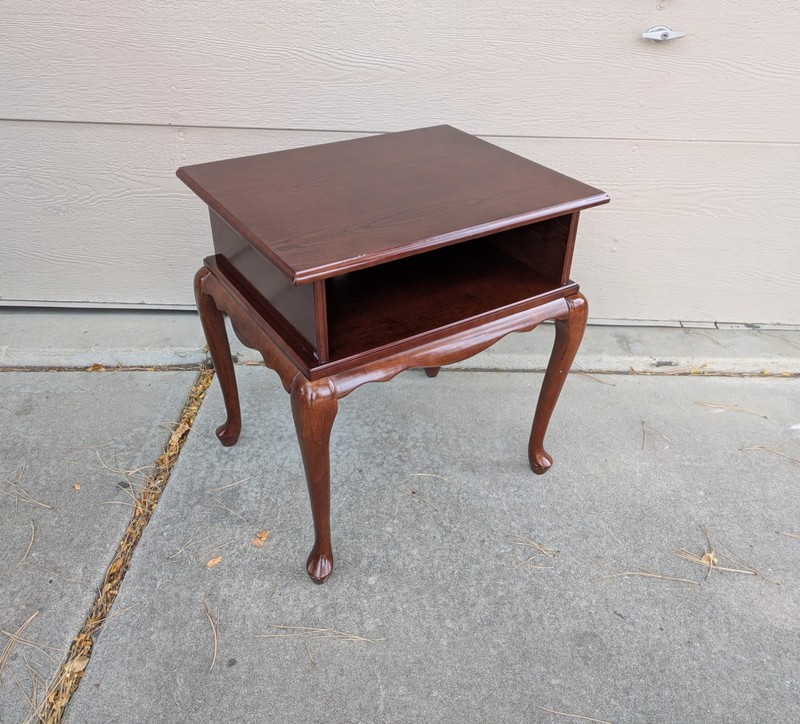 Vintage Bombay Company Queen Anne Mahogany Telephone TV Stand Side Table R43