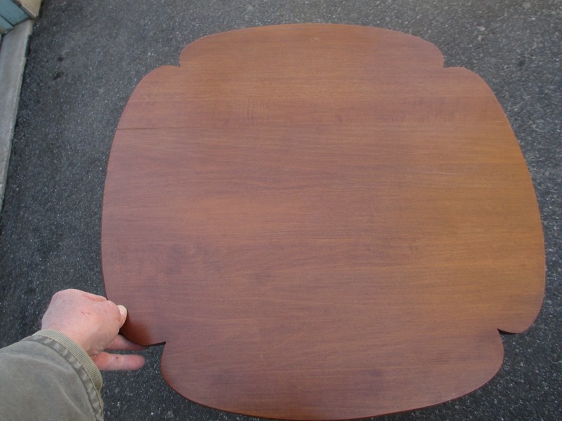 clean CHERRY lamp TABLE clover leaf FORM used DELIVERY POSSIBILITY zip code ?