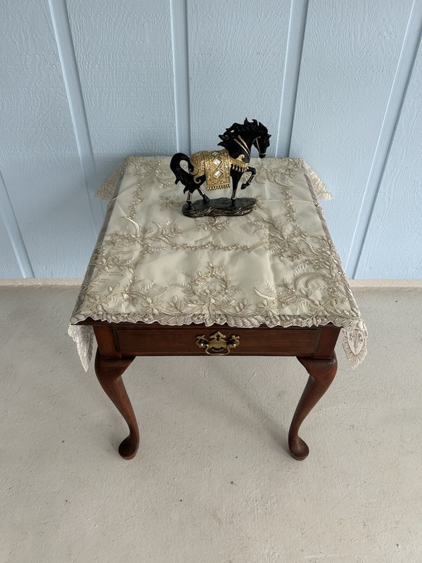 Oval Top Side/End Table-Vtg Oak Nightstand-Queen Anne Legs--Beautiful Wood Grain gallery