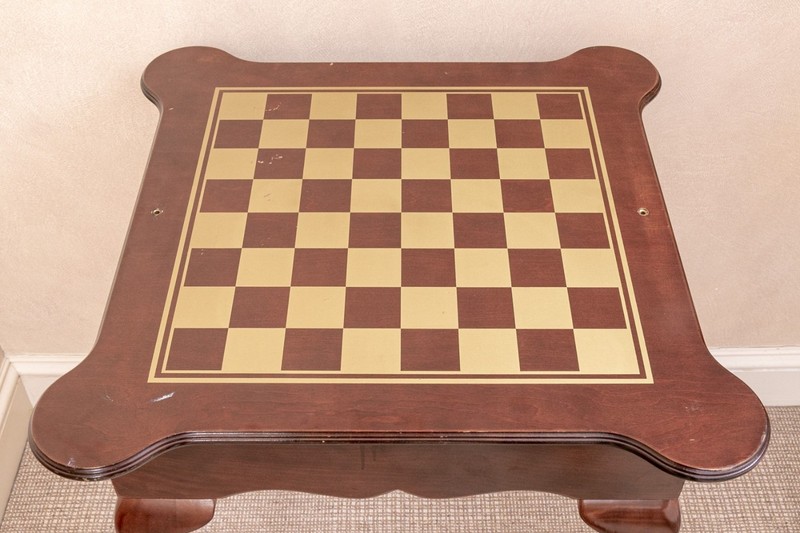 Bombay Company Queen Anne Mahogany Wood Game Card Fold Over Out Console Table