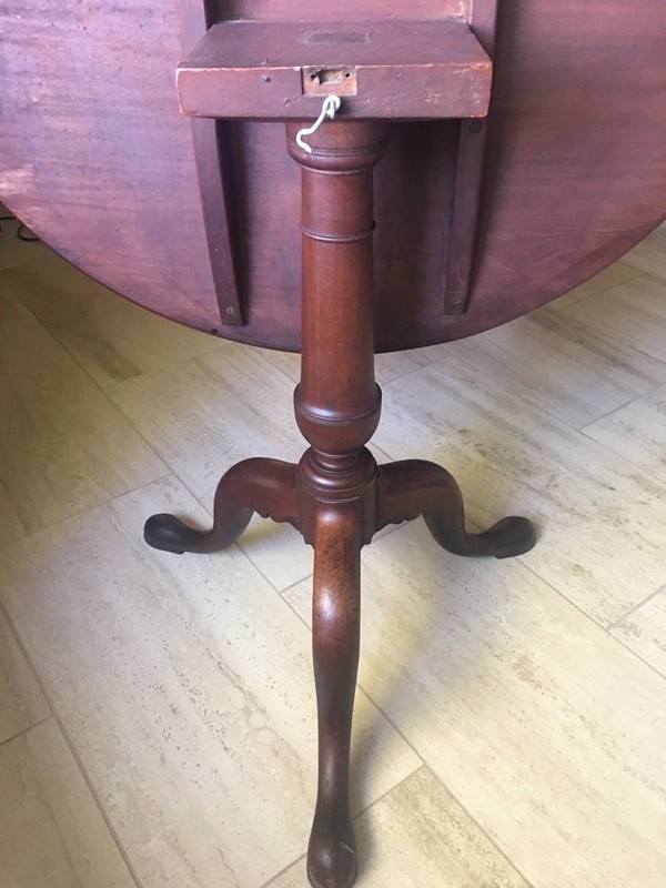 CHIPPENDALE MAHOGANY ROUND TILT TABLE CIRCA LATE 1700'S ORIGIN BOSTON AREA gallery