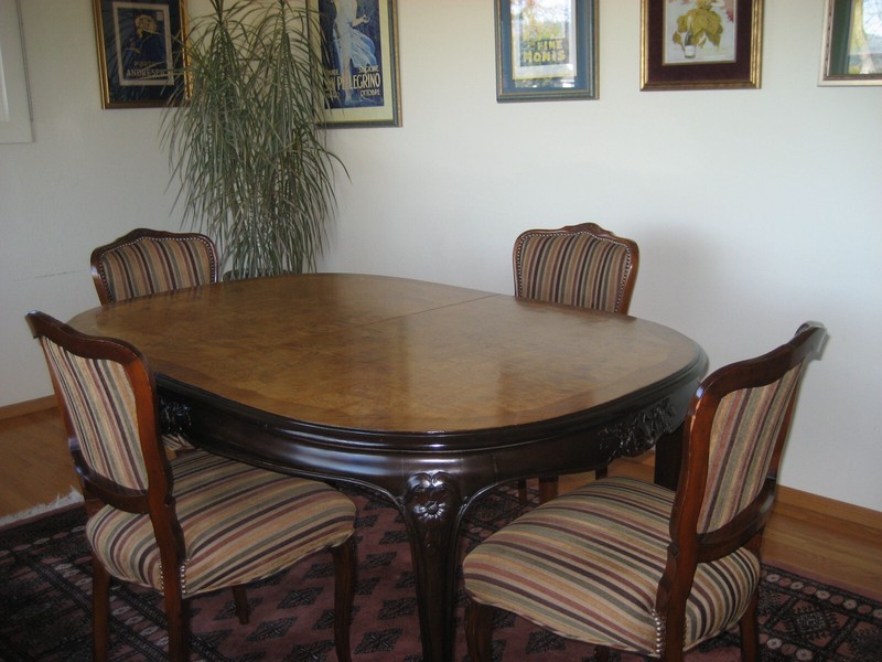 WALNUT (BURLED) DINING TABLE AND 4 MATCHING CHAIRS–ALL LOUIS XV STYLE