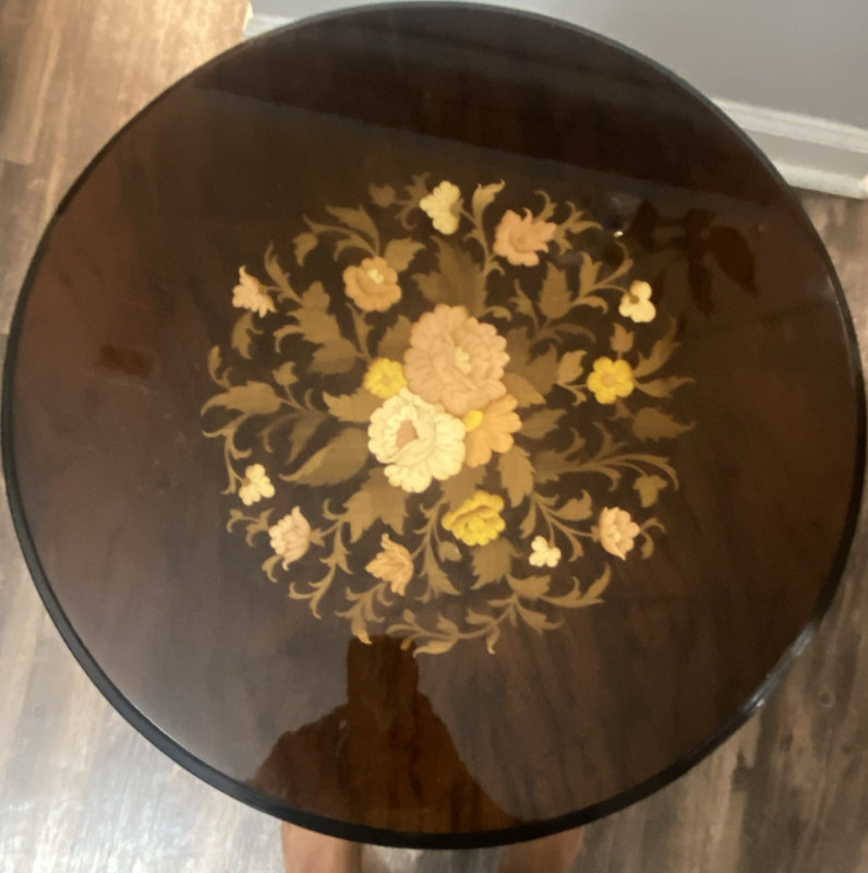 Antique Round Wood Pedestal Accent Table with Floral Inlay, Glossy Finish
