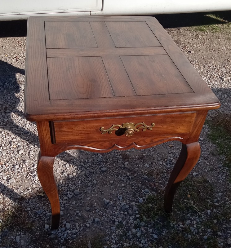 Oak Henredon Side Table / End Table by Henredon (RP-ET540)