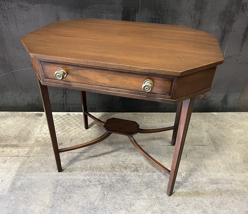 Vintage Kittinger Mahogany End Table; Stretchers & Display Platform; Mint